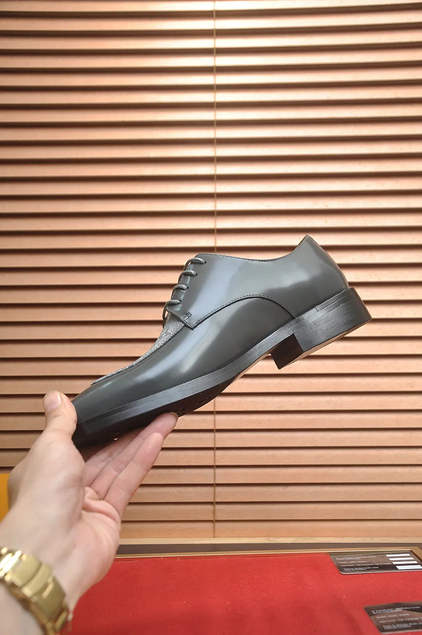 Men's men's shoes 💰500💶 [LV] (original single cowhide lining) 🍀LV's latest genuine leather business suit shoes are launched simultaneously on the official website. The first-layer cowhide imported from Italy is made of heavy gold, 💥official website 1:1 rubber outsole. Versatile to wear, high-end without losing class, and the color combination is extraordinary. This four-season style is alluring when worn on your feet, showing off your big-name flair. Standard code 38-45 (45 customized)